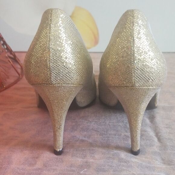 Via Spiga  Collection Metallic Gold Pump, sz. 7.5 - Picture 5 of 6